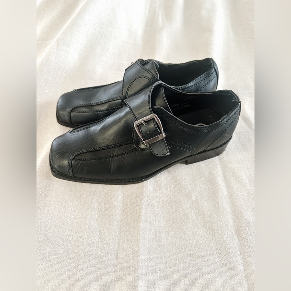 Boys Dress Shoes - Black with side buckle - Size 4 - Picture 7 of 9